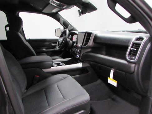New 2026 RAM 1500 Express AWD/4WD image 17