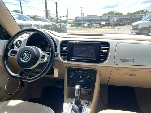 Used 2014 Volkswagen Beetle 2.5 FWD image 11