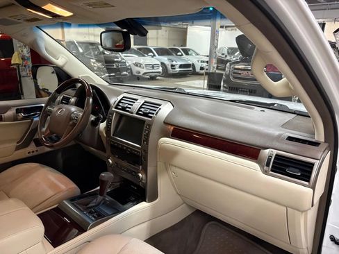 Used 2016 Lexus GX 460 w/ Premium Package image 23