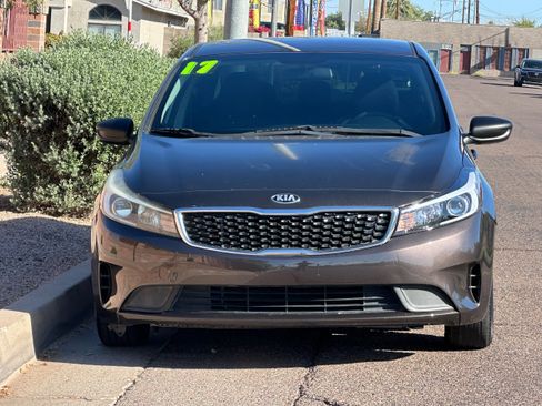 Used 2017 Kia Forte LX image 2