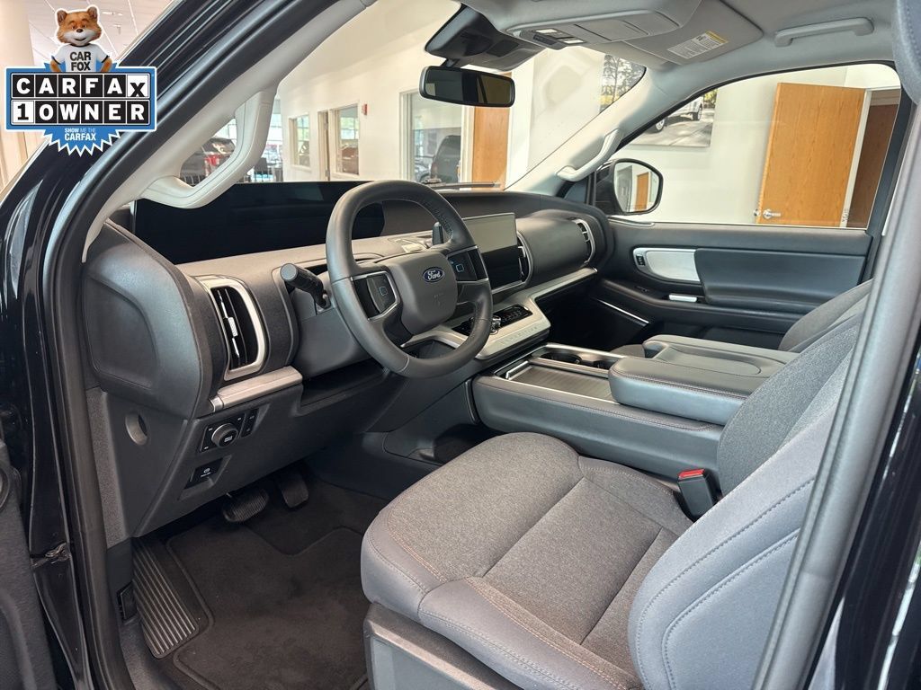Used 2025 Ford Expedition Max Active AWD/4WD image 2