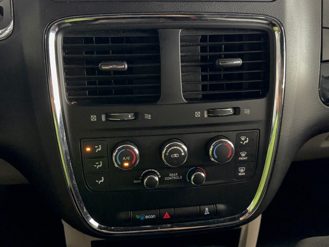 Used 2016 Dodge Grand Caravan SE FWD image 22
