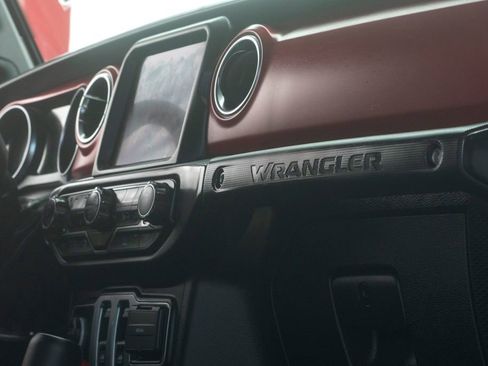 Used 2023 Jeep Wrangler Rubicon w/ Cold Weather Group AWD/4WD image 46
