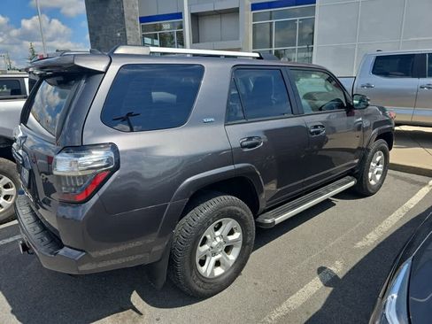 Used 2020 Toyota 4Runner SR5 Premium w/ Moonroof Package AWD/4WD image 11