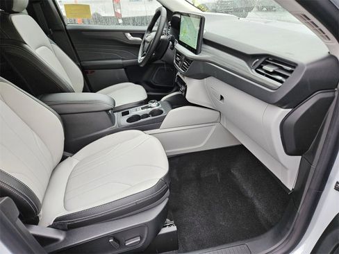 New 2025 Ford Escape SE w/ PHEV Premium Package image 11