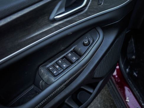 New 2025 Jeep Grand Cherokee Limited w/ Black Appearance Package image 19