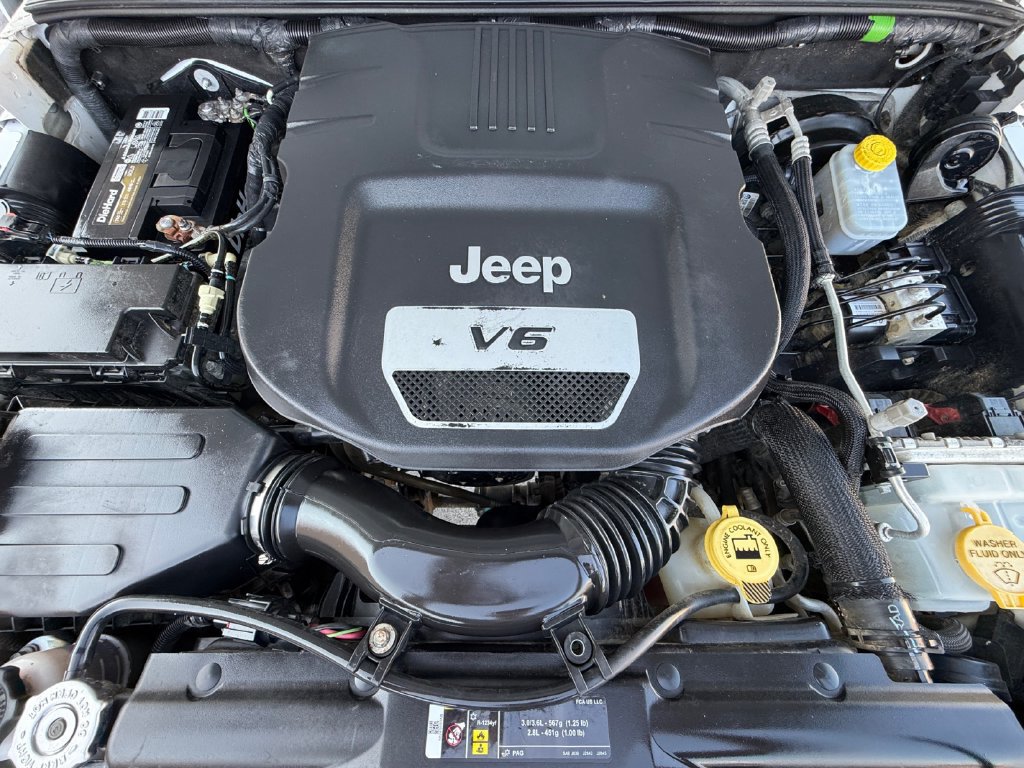 Used 2017 Jeep Wrangler Unlimited Sport w/ Connectivity Group AWD/4WD image 9