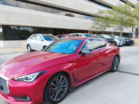 Used 2017 INFINITI Q60 Red Sport 400 RWD image 3