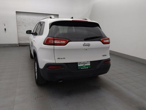 Used 2018 Jeep Cherokee Latitude Plus image 6