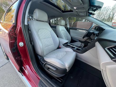 Used 2016 Hyundai Sonata Sport w/ Option Group 1V image 9