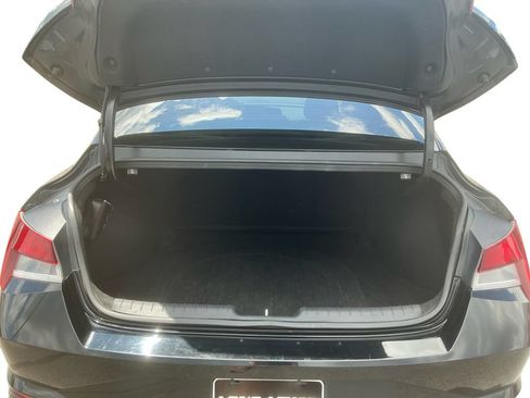 Used 2022 Hyundai Elantra SEL w/ Convenience Package FWD image 24