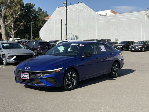 Used 2025 Hyundai Elantra SEL image 5