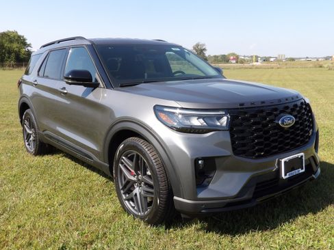 New 2025 Ford Explorer ST image 4