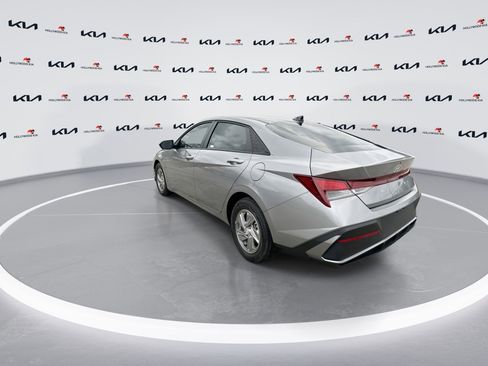 Used 2025 Hyundai Elantra SE FWD image 6