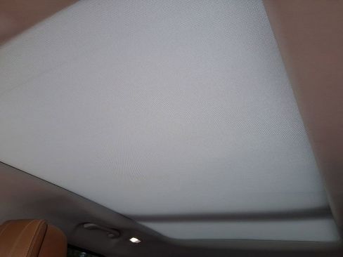 Used 2018 Land Rover Range Rover Velar R-Dynamic SE image 25