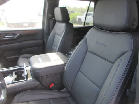New 2026 GMC Yukon Denali w/ Sun & Power Step Package AWD/4WD image 11
