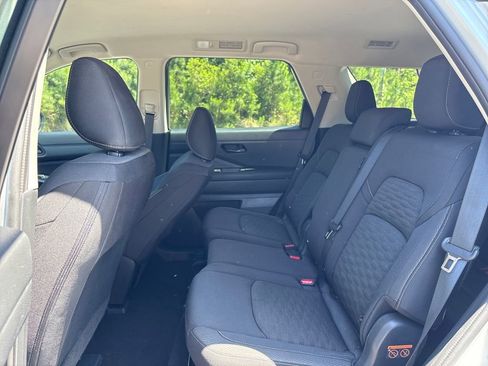 Used 2024 Nissan Pathfinder S FWD image 19
