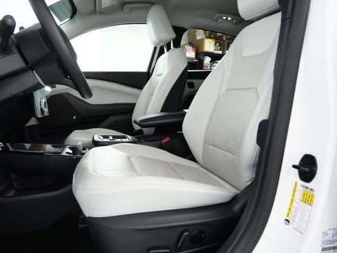 Certified 2025 Ford Mustang Mach-E Premium AWD/4WD image 13