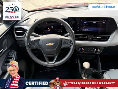 Used 2025 Chevrolet TrailBlazer LT FWD image 16