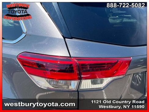 Used 2018 Toyota Highlander XLE AWD/4WD image 13