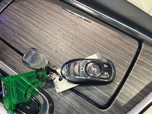 Used 2022 Buick Enclave Avenir w/ Avenir Technology Package image 39