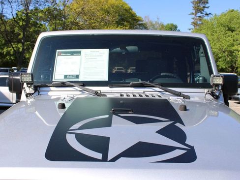 Used 2010 Jeep Wrangler Sahara w/ Dual Top Group AWD/4WD image 10