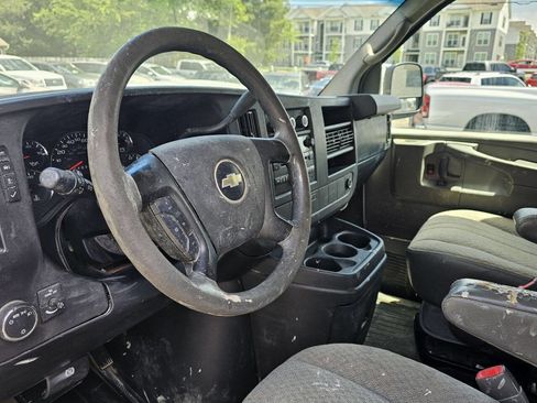 Used 2010 Chevrolet Express 1500 RWD image 12