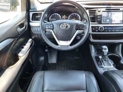Used 2016 Toyota Highlander XLE AWD/4WD image 28