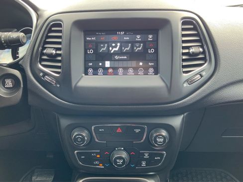 Used 2020 Jeep Compass Latitude w/ Cold Weather Group AWD/4WD image 33