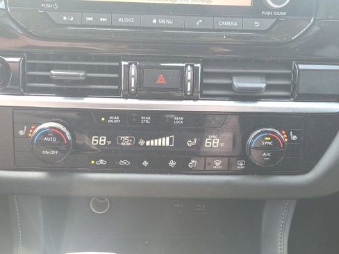 Used 2025 Nissan Pathfinder SV image 32