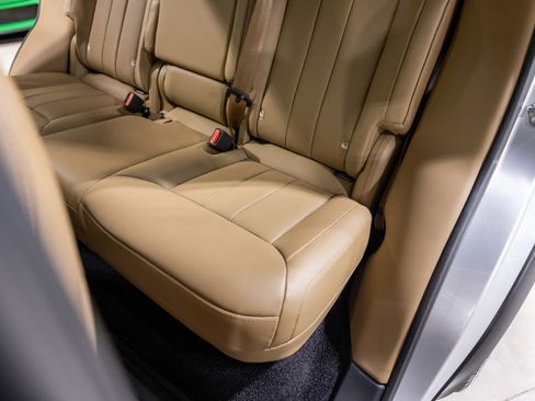 Used 2025 Land Rover Range Rover SE image 35