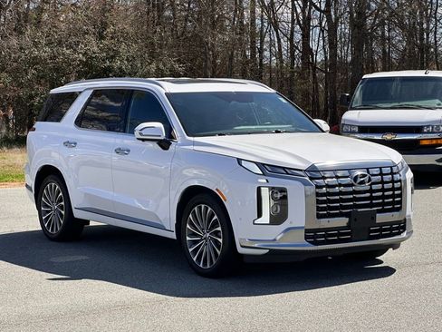 Used 2024 Hyundai Palisade Calligraphy image 9