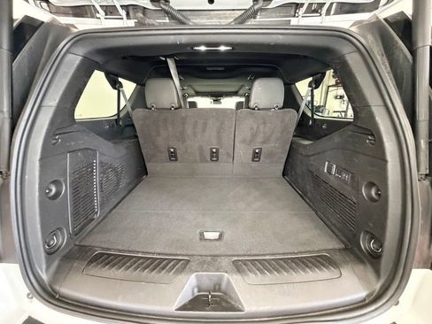 Used 2024 GMC Yukon XL SLT w/ SLT Luxury Package AWD/4WD image 8