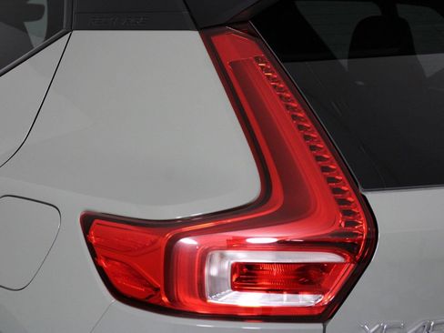 Used 2023 Volvo XC40 Recharge Ultimate image 18