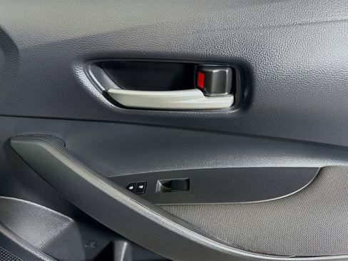 Used 2021 Toyota Corolla LE image 30