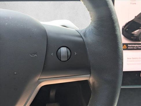 Used 2023 Tesla Model Y Long Range AWD/4WD image 5