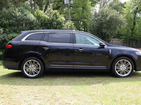Used 2019 Lincoln MKT AWD image 34