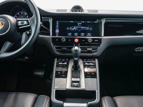 Certified 2026 Porsche Macan AWD/4WD image 19