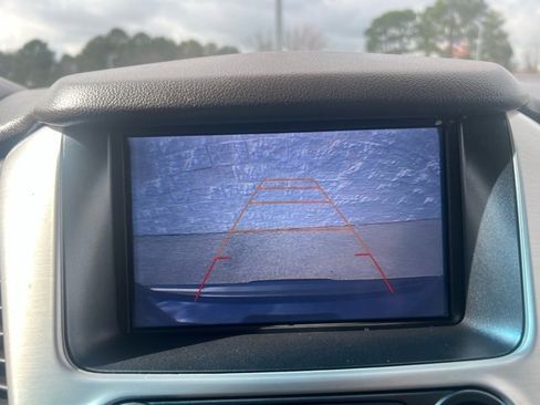 Used 2017 GMC Yukon XL SLT w/ Premium Edition image 9