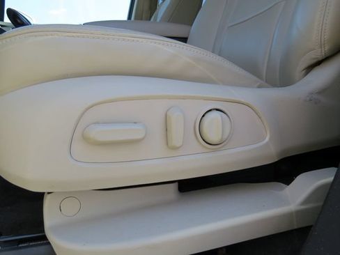 Used 2020 Buick Enclave Essence w/ Sound and Sites Package FWD image 16
