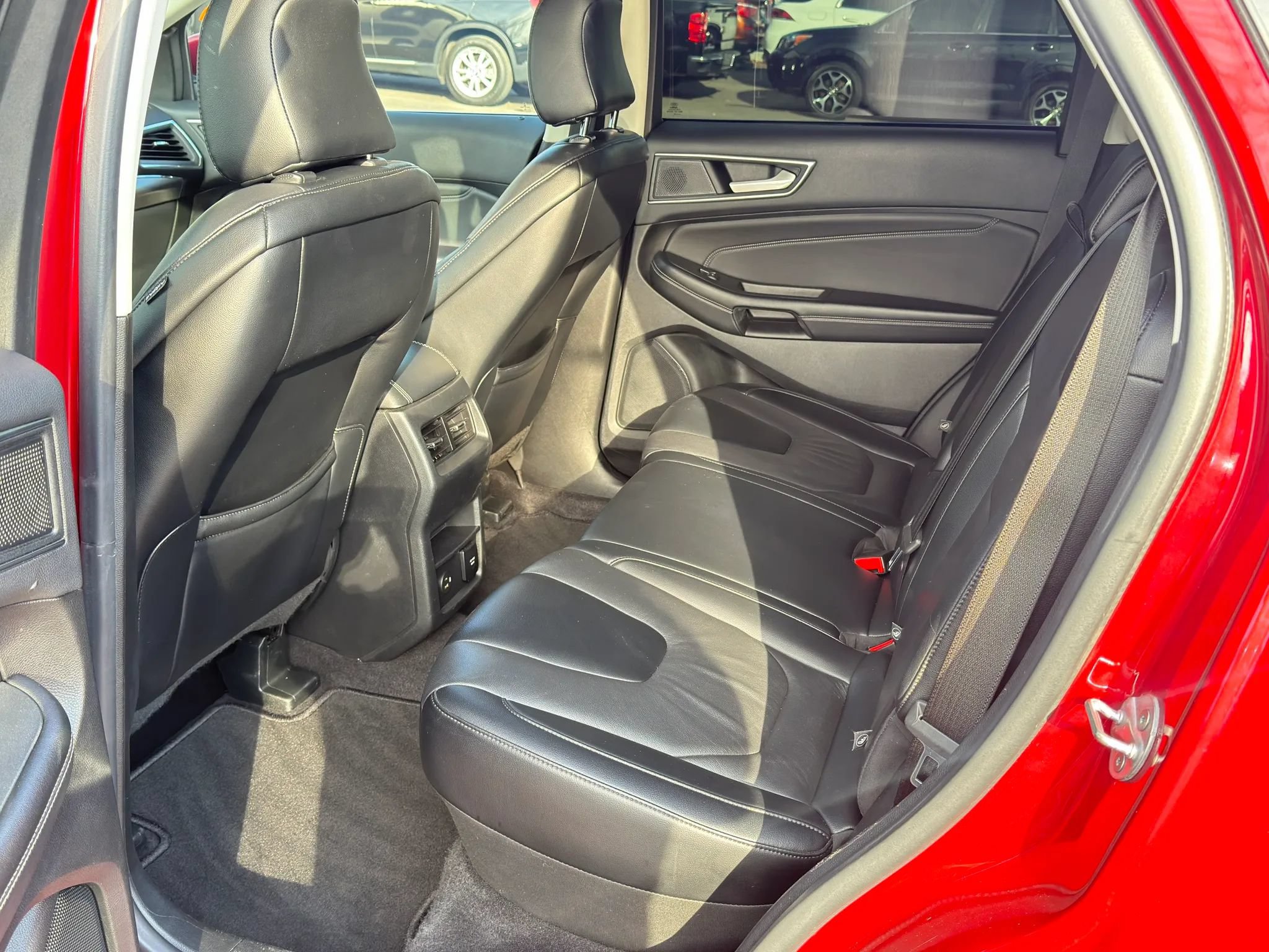 Used 2022 Ford Edge Titanium AWD/4WD image 12