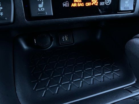 Used 2025 Toyota RAV4 XLE image 25