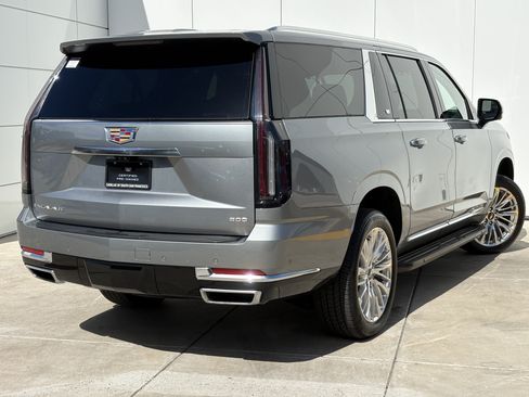 Certified 2025 Cadillac Escalade ESV Premium Luxury AWD/4WD image 7