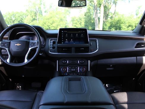 Used 2024 Chevrolet Suburban Premier AWD/4WD image 11