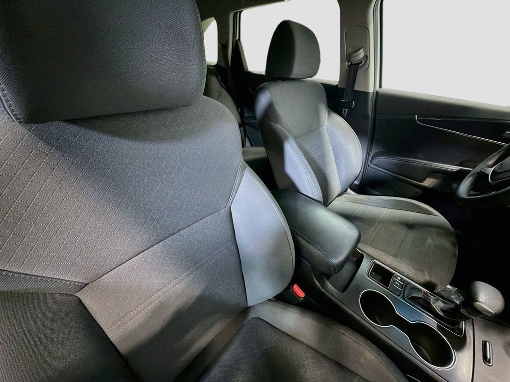 Used 2020 Kia Sorento AWD V6 image 22
