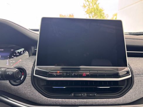 Used 2022 Jeep Compass Latitude image 24