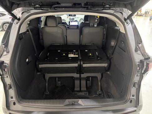 Used 2025 Toyota Sienna XLE w/ XLE Plus Package FWD image 12