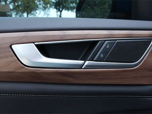 Certified 2025 Volkswagen Atlas SE image 15