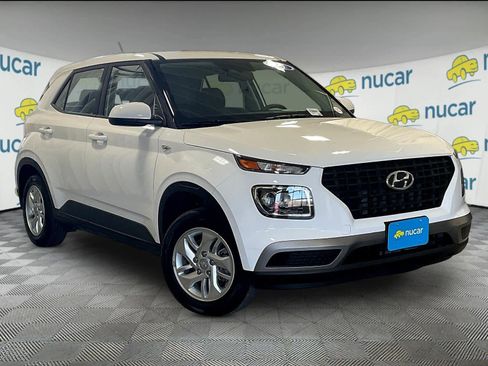 Used 2025 Hyundai Venue SE image 1