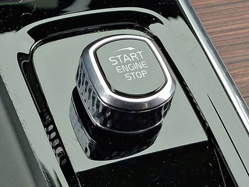 Used 2024 Volvo S60 B5 Plus image 28